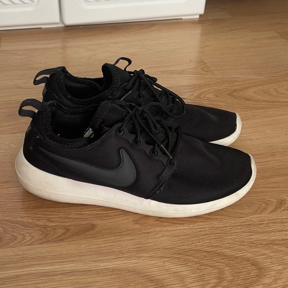 Nike Black and White Sneakers women’s size 9
